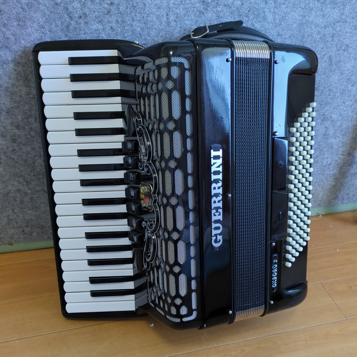  beautiful goods!GUERRINI Italy made high class accordion hard case attaching 