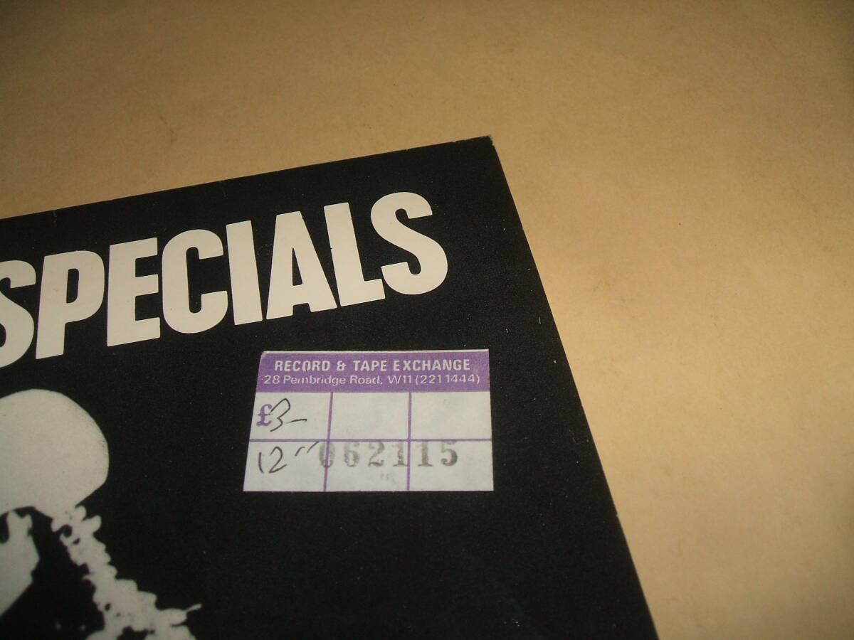THE SPECIALS LP 45回転 3曲入り　輸入盤_表面右上に販売店？シール貼りがあります