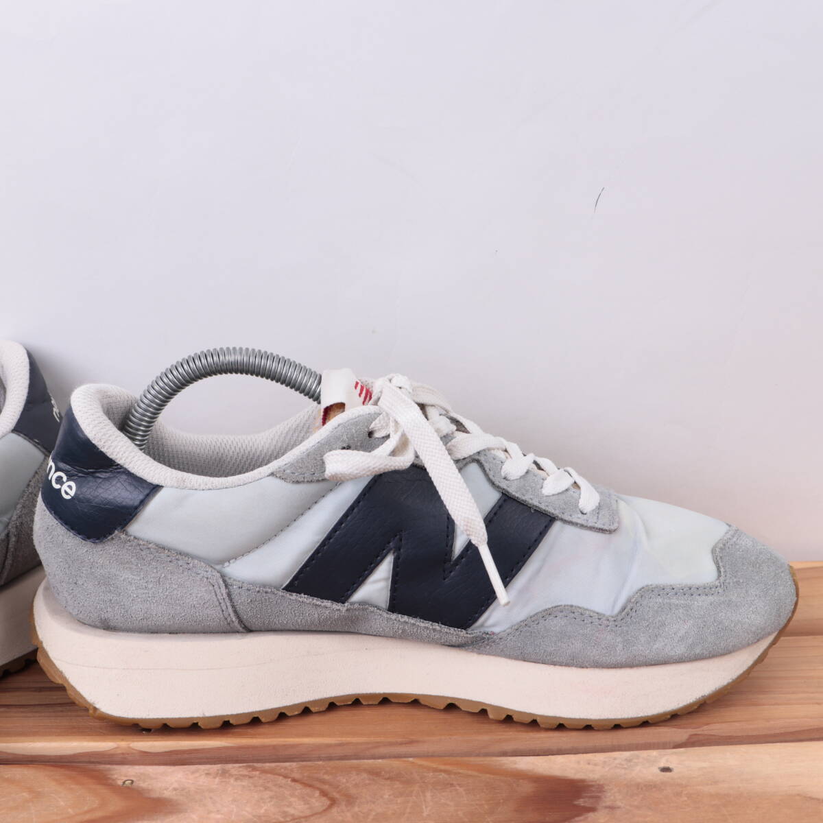 z2519【MS237SA】ニューバランス US8.5 26.5cm/ライトブルー グレー 紺 newbalance メンズ スニーカー 中古_画像3