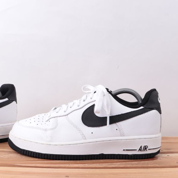 z2304 ナイキ エアフォース1 US8 26.0cm/白 ホワイト 黒 ブラック NIKE AIRFORCE1 AF1 LOW メンズ スニーカー 中古の画像6