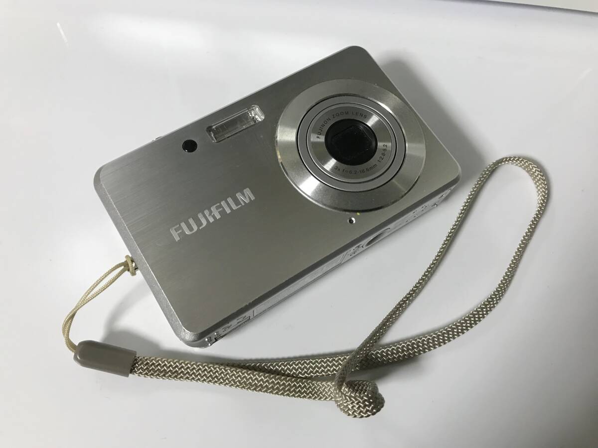 FUJIFILM 富士フイルム FINEPIX J10 デジカメ デジタルカメラ シルバー 即決の画像1