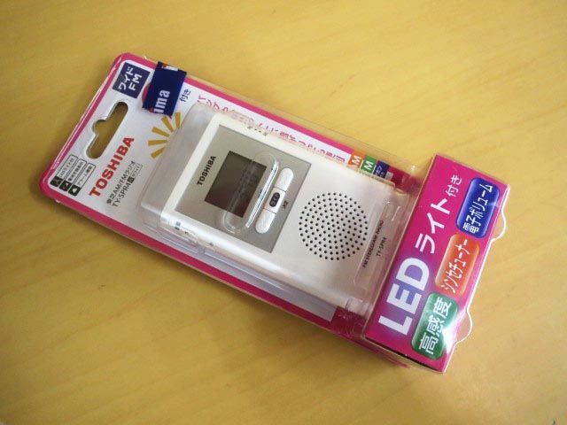 東芝 TOSHIBA TY-SPR4 LED ライト付 ポケットラジオ 【K】_画像1