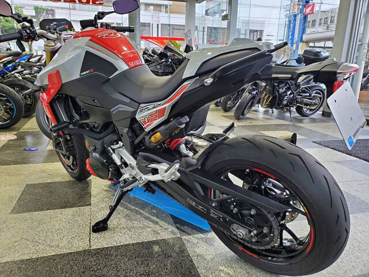 MFD名古屋　ＢＭＷ　Ｆ９００Ｒ　プレミアムライン　アクラポビッチスリップオンなどカスタム！_画像4