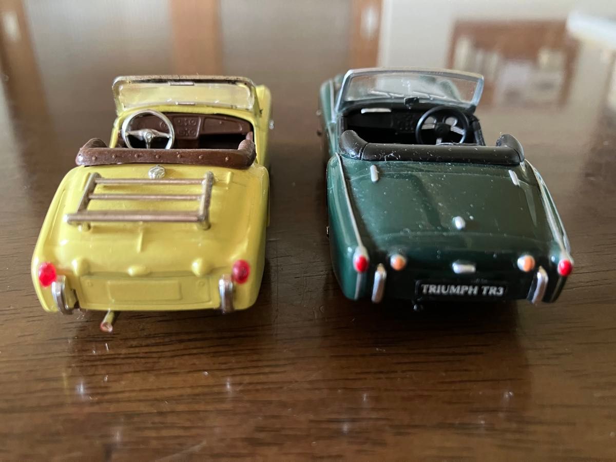 お値打ち価格 トライアンフ Triumph TR3 1955 1/43 黄色・深緑色 2台  箱無し