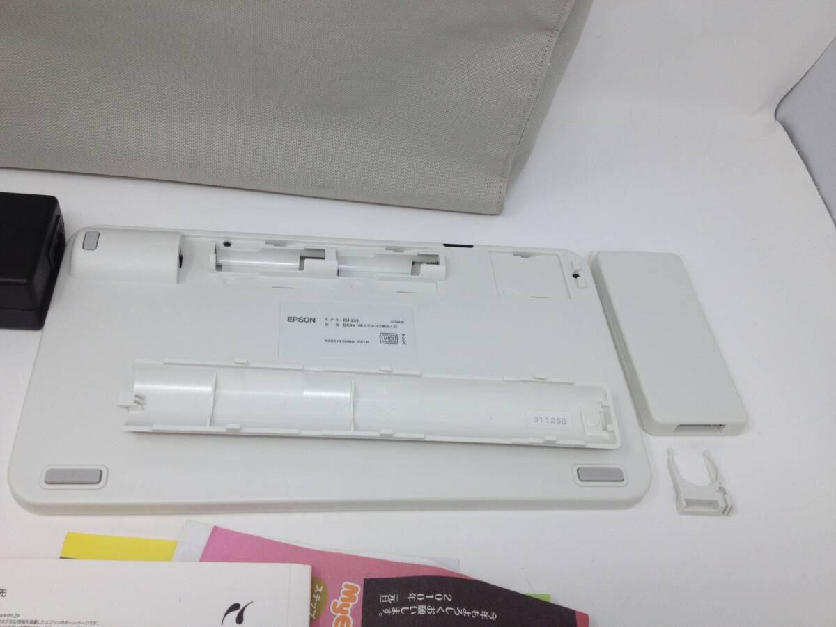 エプソン E-800 プリンタ用 キーボード リモコン ACアダプタ 廃紙トレイ 収納バッグ ソフトウェアCD-ROM 準備ガイド 収納バッグ ( EU-223_キーボード、リモコンの電池ボックスの画像