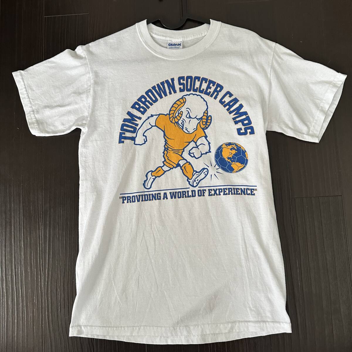 GILDAN トム・ブラウン・サッカーキャンプTシャツ　Sサイズ　古着　半袖　ユニセックス　