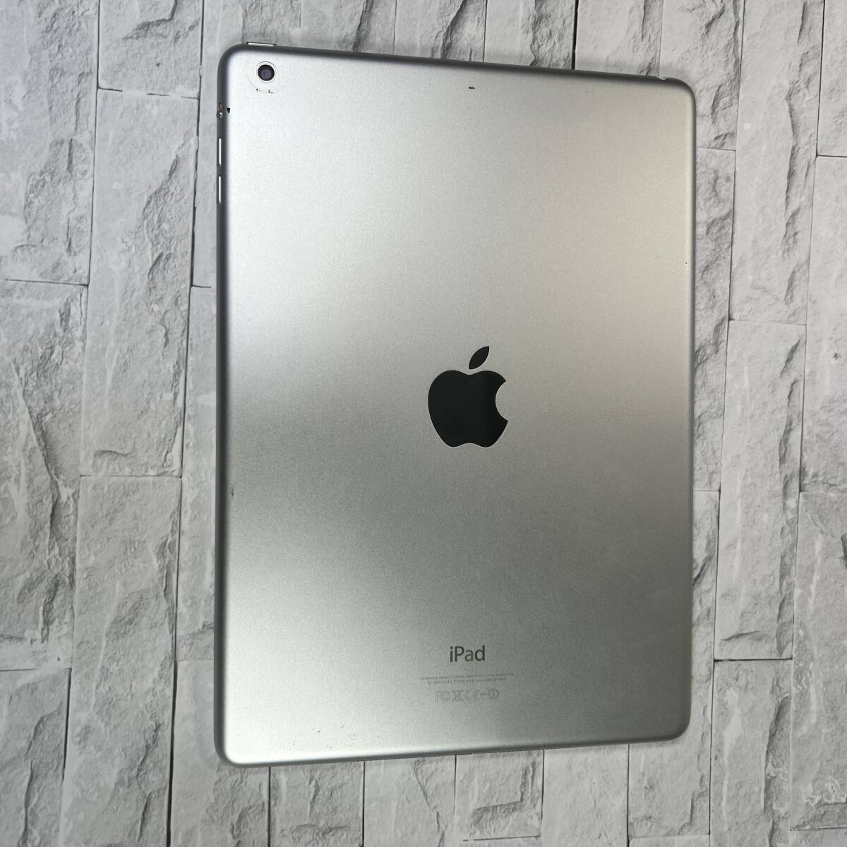 Apple iPad Air Wi-Fiモデル 16GB MD788J/B　_画像6