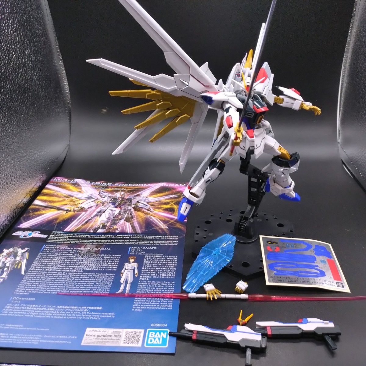HGマイティーストライクフリーダムガンダム【塗装完成品 HGマイティーストライクフリーダムガンダム【塗装完成品