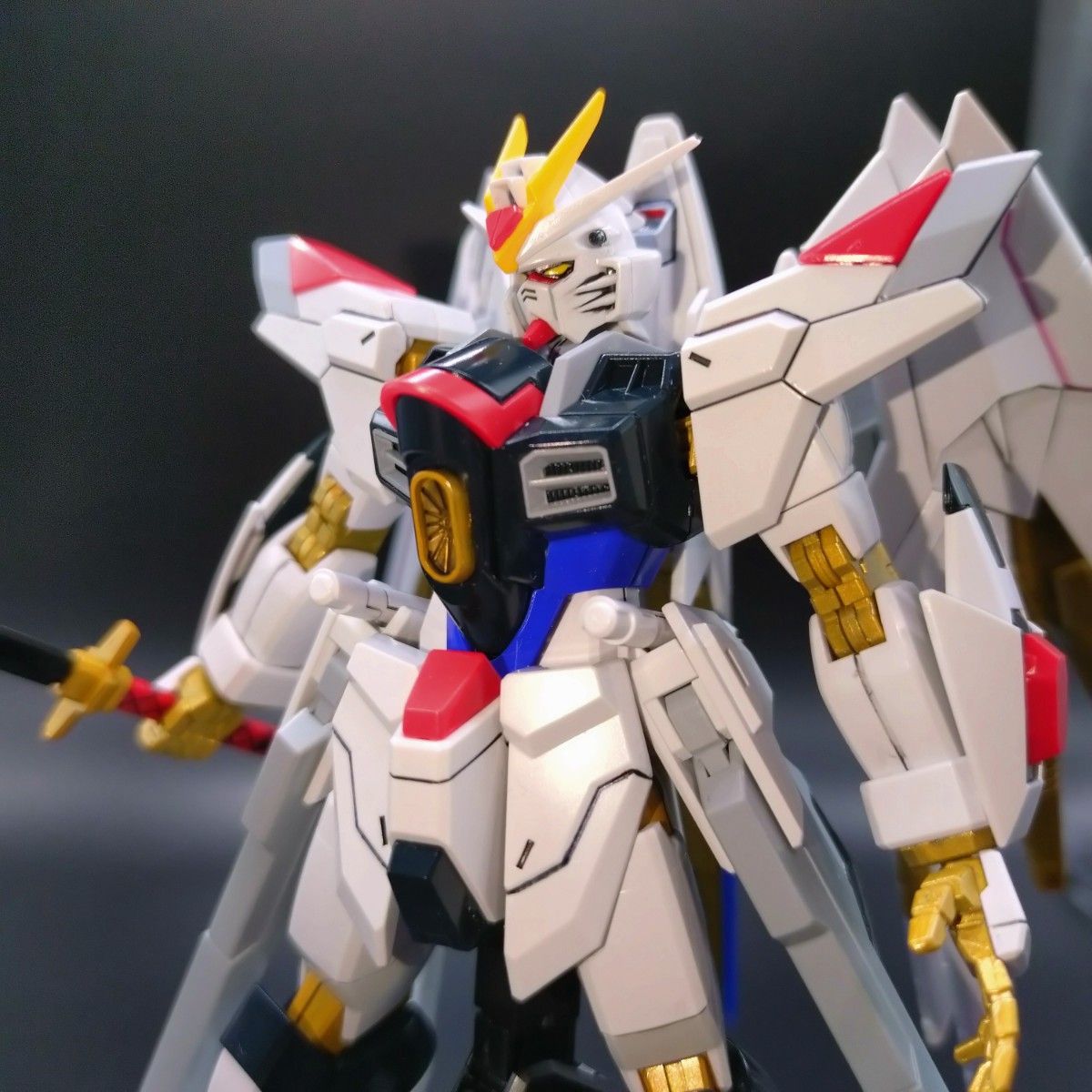HGマイティーストライクフリーダムガンダム【塗装完成品 HGマイティーストライクフリーダムガンダム【塗装完成品