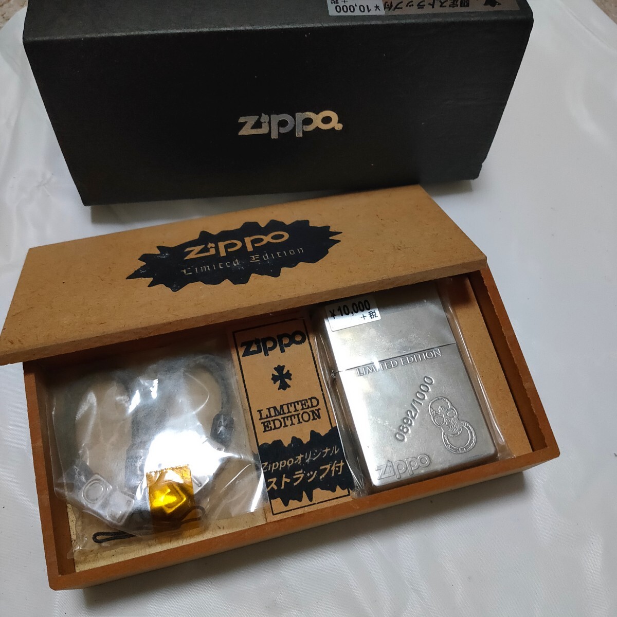 ZIPPO オリジナルストラップ付き リミテッド 1999年製 展示未使用品の画像1