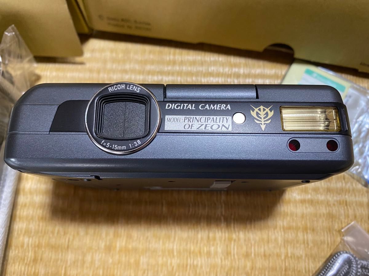ガンダム 20th デジタルカメラ リコー DC-3G デジカメ ジオン軍モデル 未使用 アニメディア 当選品