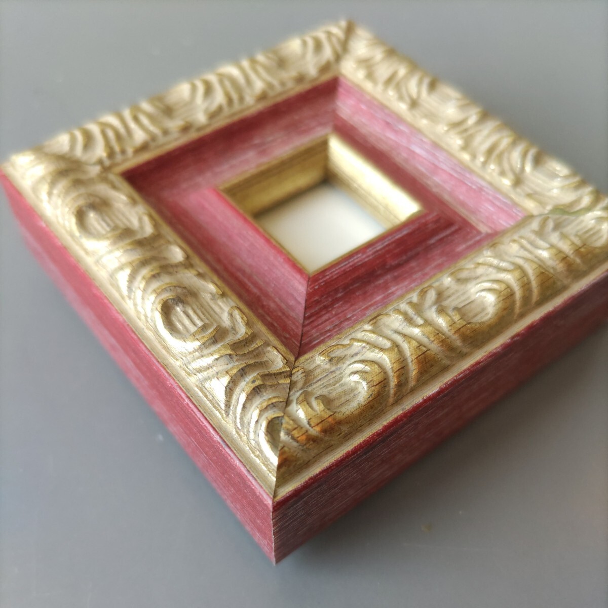 額縁 正方形 ３センチ 樹脂製レッド ゴールドレリーフ 水彩画・デッサン画に アートフレームの画像3