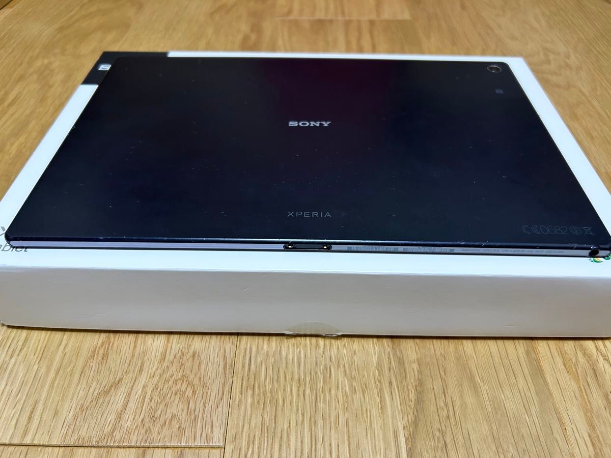 Xperia z2 tablet Wi-Fiモデル　32GB 防水　SGP512 JP/B