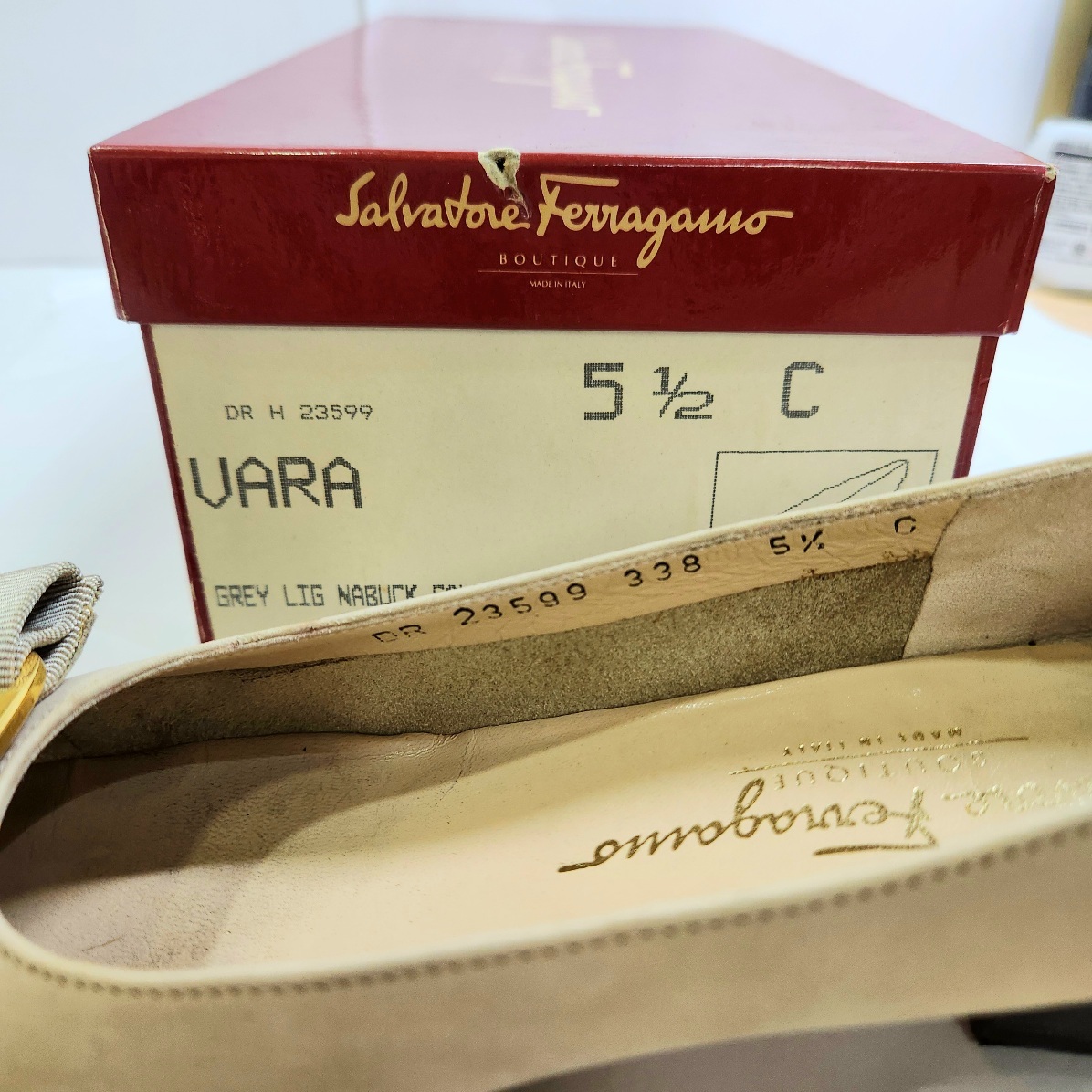 Y-05173K【1円スタート】フェラガモ レディース パンプス 5 1/2 リボン SalvatoreFerragamo 靴 ヒール 女性 履物 元箱 DR 23599_画像9