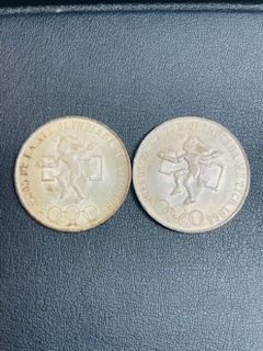 C909　【1円スタート】　2枚セット 1968年 メキシコ オリンピック 記念 25ペソ銀貨 海外硬貨 MEXICO 直径約38mm　厚さ約2.2mm　重量22.5g_画像1