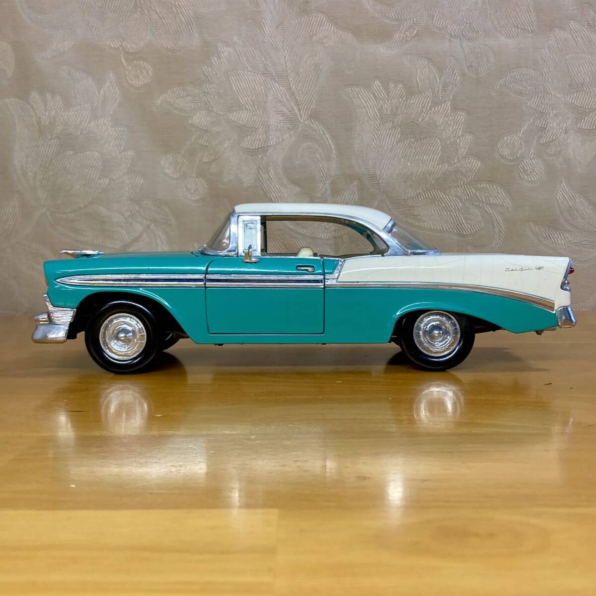 1/18 シボレー ベルエアー1956 CHEVROLET BELAIR ミニカーの画像2