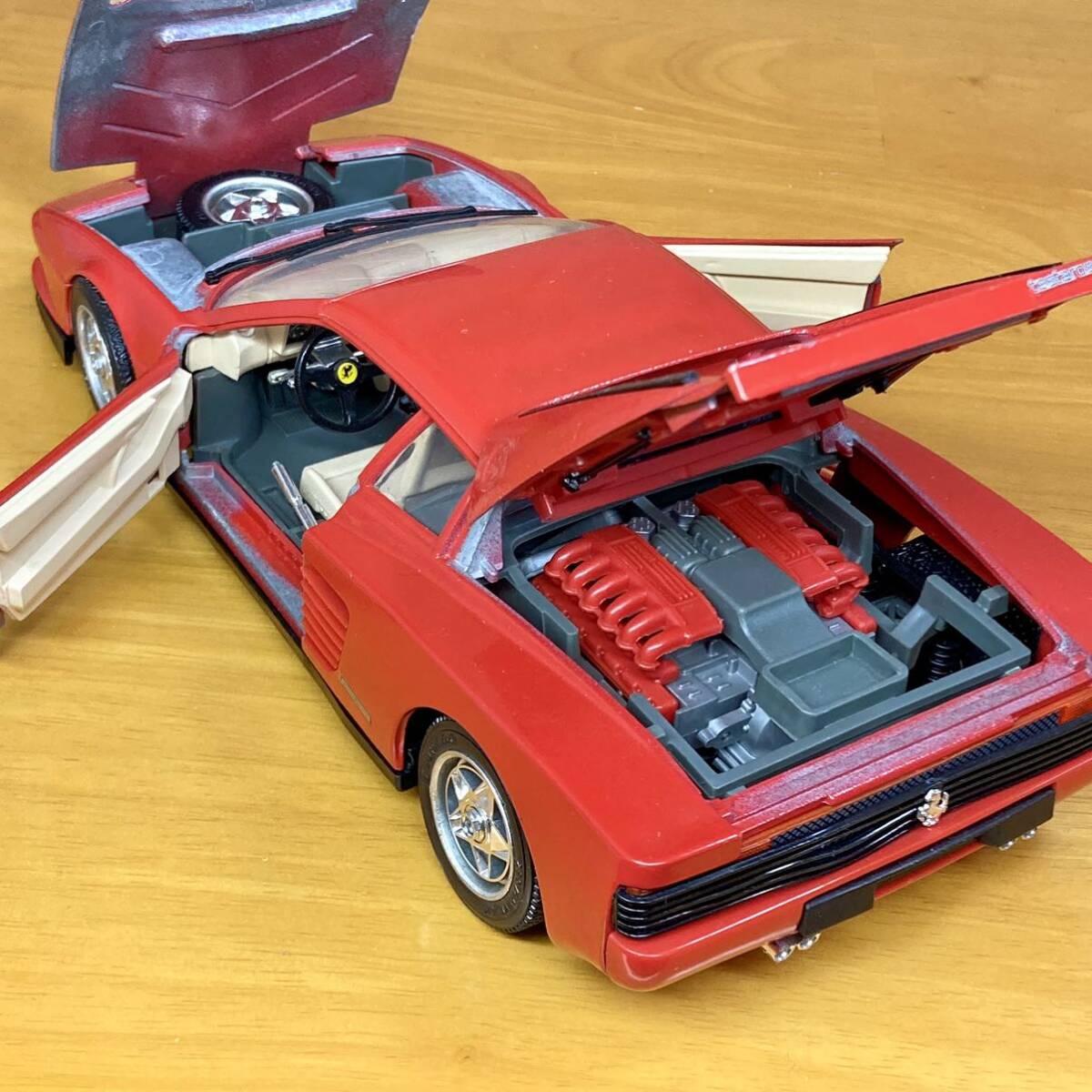 1/18 フェラーリ テスタロッサ 1984 Ferrari Testarossa ミニカー_画像8