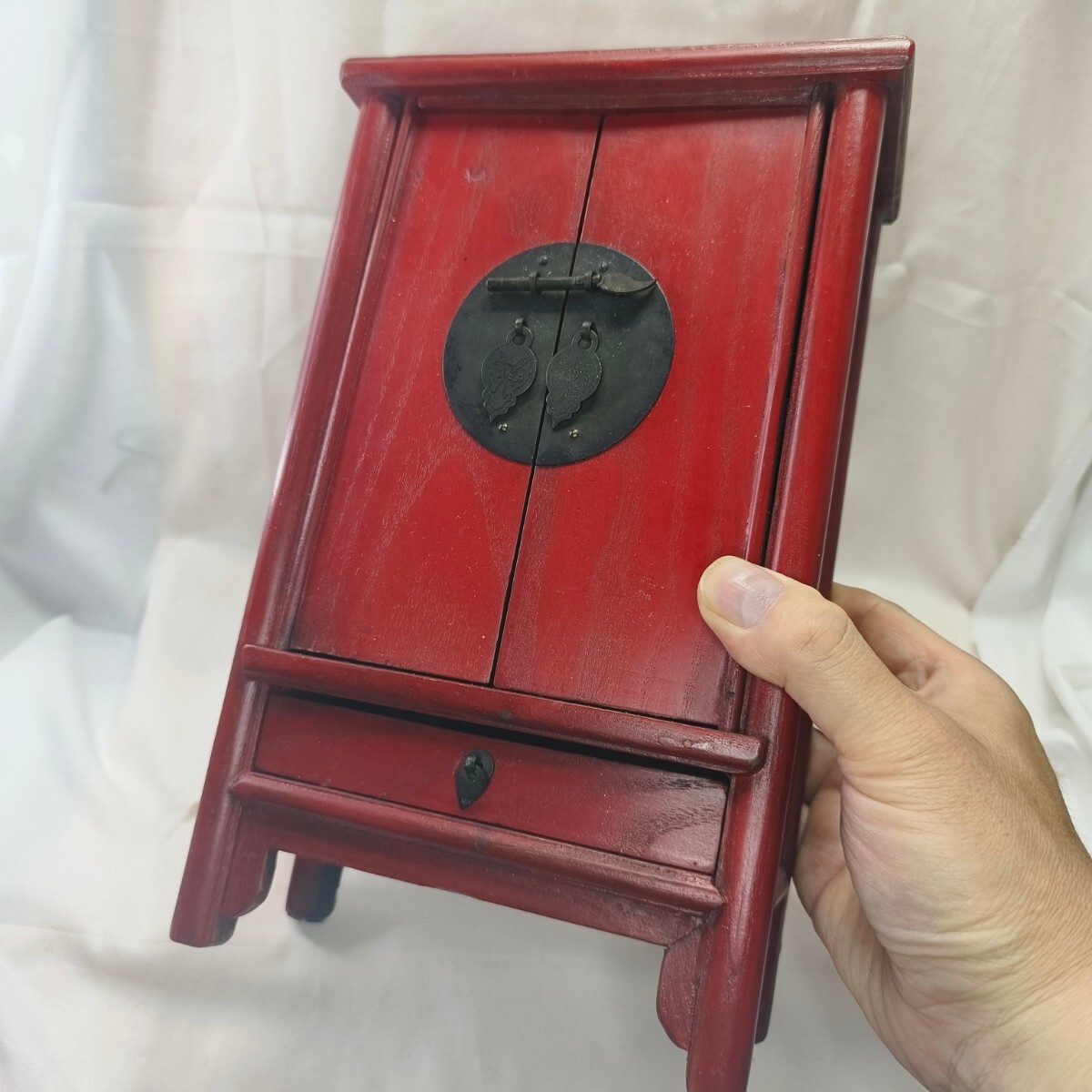  Joseon Dynasty мебель из дерева лакированные изделия . покрытие полка витрины медный металлические принадлежности времена предмет прекрасный товар утро . антиквариат античный 