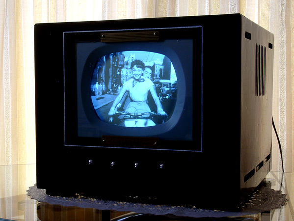 コロンビア ７－T1型 丸形ブラウン管テレビ 昭和２９年製 新品丸型ブラウン管に交換済ですビデオ端子付 分解整備済の画像3