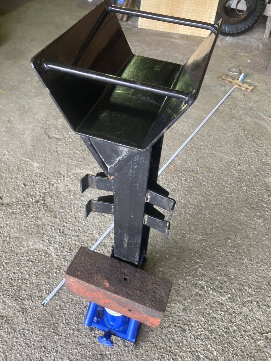 中古、油圧薪割り機 最長投入長さ44センチ。売り切り。 中古、油圧薪割り機 最長投入長さ44センチ。売り切り。