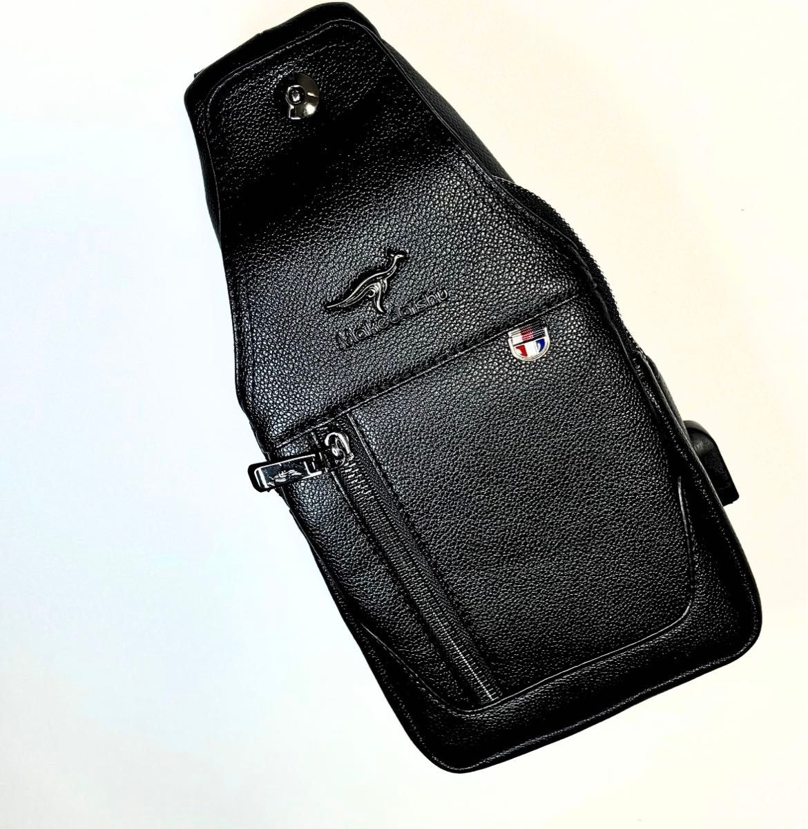 ボディバッグ　メンズ　本革　高級　ブラック　USBポート付  ショルダーバッグ  黒  ワンショルダー 父の日 プレゼント 