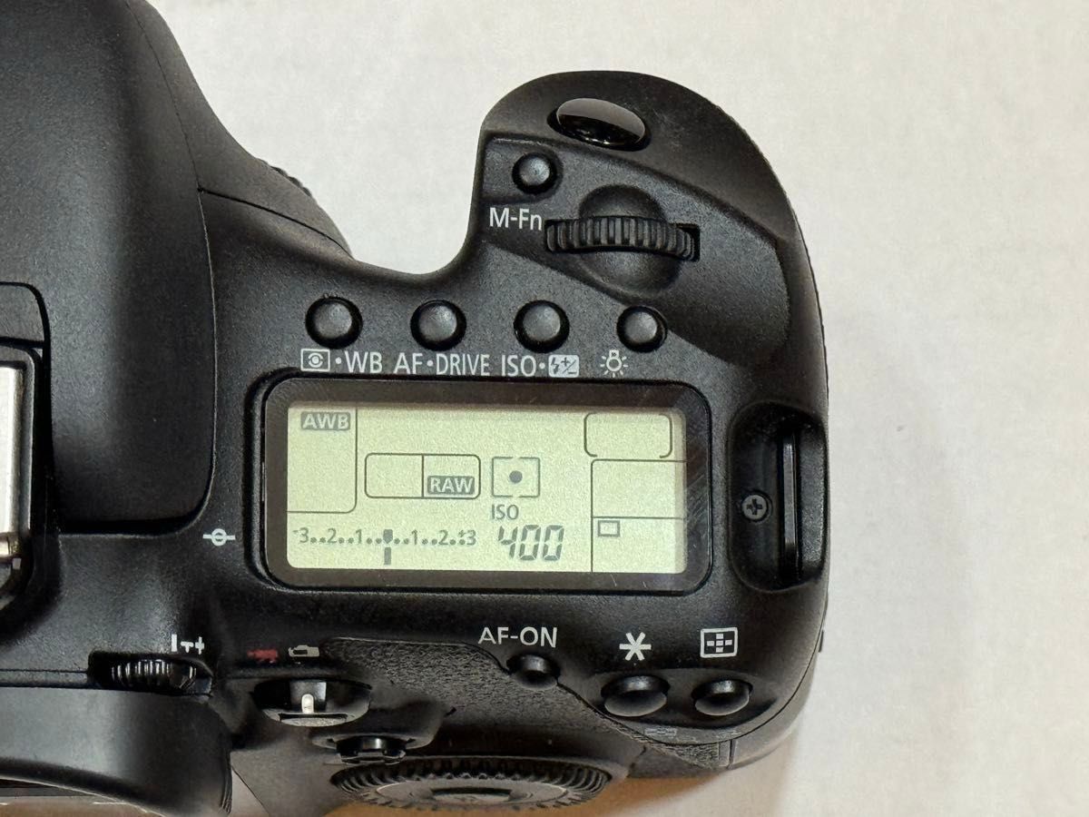 Canon EOS 7Dボディ バッテリーグリップ BG-E7 バッテリー2個 コンパクトフラッシュ32GB付き