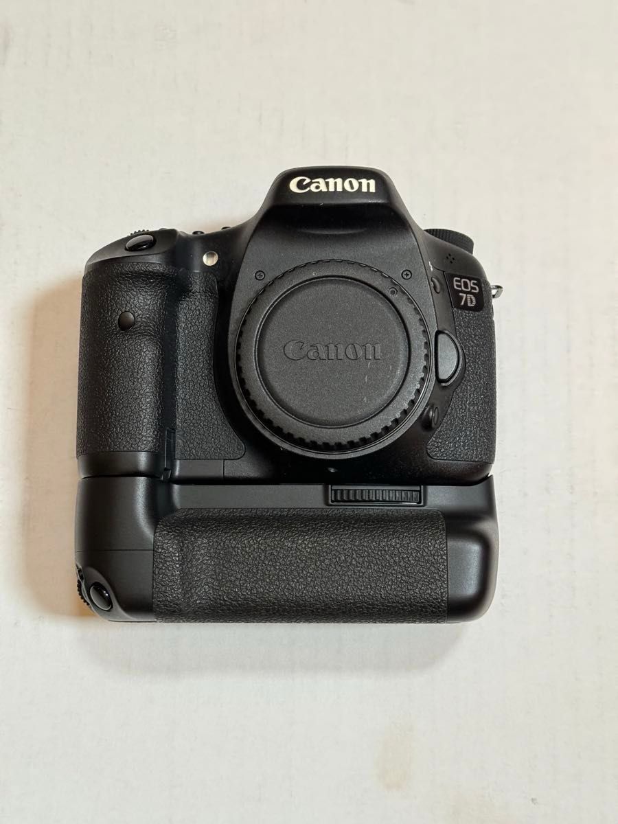 Canon EOS 7Dボディ バッテリーグリップ BG-E7 バッテリー2個 コンパクトフラッシュ32GB付き