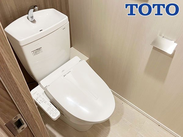 【展示未使用品】2022年製 TOTO ウォシュレット付便器 ウォシュレットBV2 TCF2223E/SH371BA/NW1/ホワイト/手洗い有/P5919_画像1