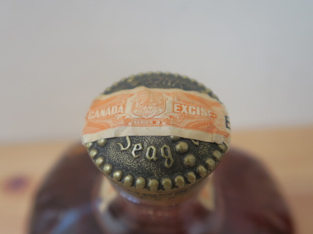 古酒 未開栓 超希少品 クラウンロイヤル Seagram's Crown Royal Fine De Luxe 1958 4/5 QUART表記 約760ml 80PROOF 旧紋様 50Sの画像4