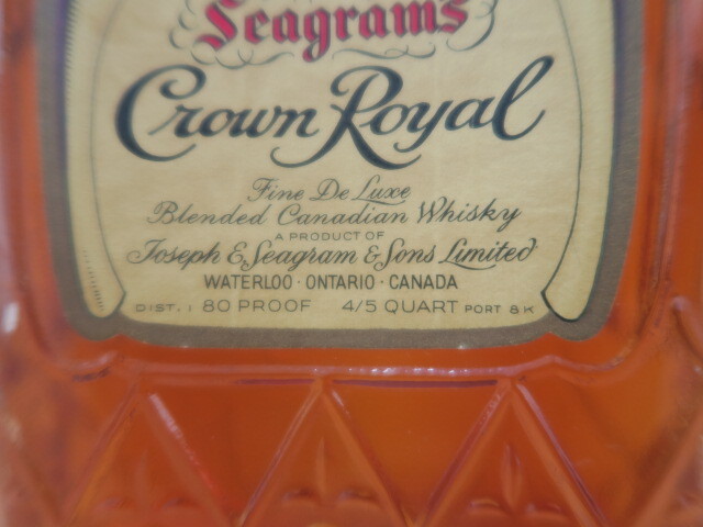 古酒 未開栓 超希少品 クラウンロイヤル Seagram's Crown Royal Fine De Luxe 1958 4/5 QUART表記 約760ml 80PROOF 旧紋様 50Sの画像6