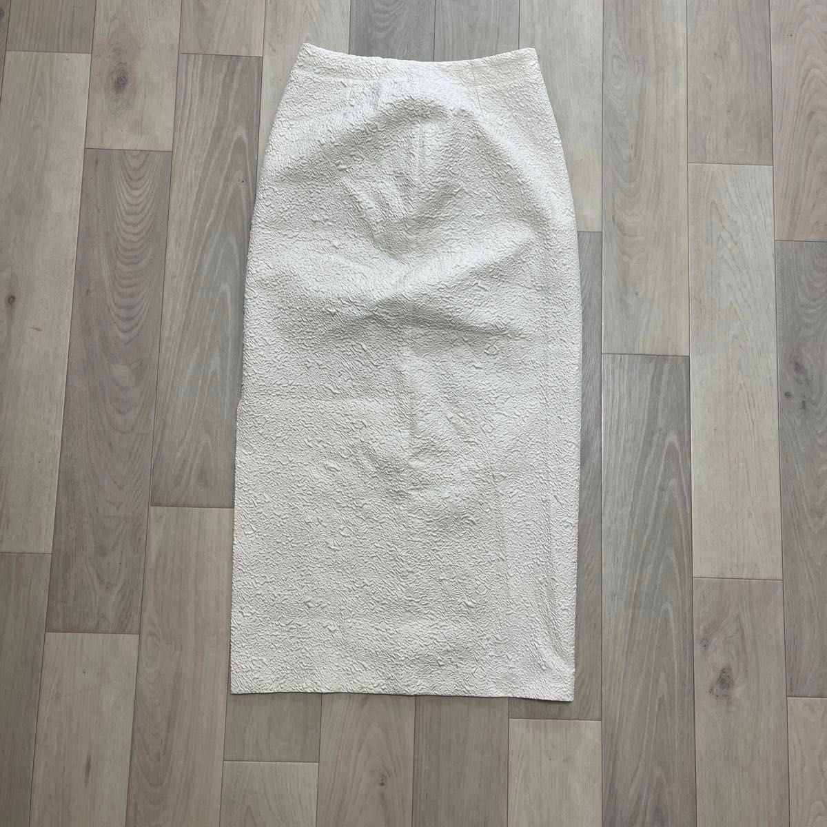 【ur's】ふくれジャガータイトスカート　ホワイト　ロングスカート