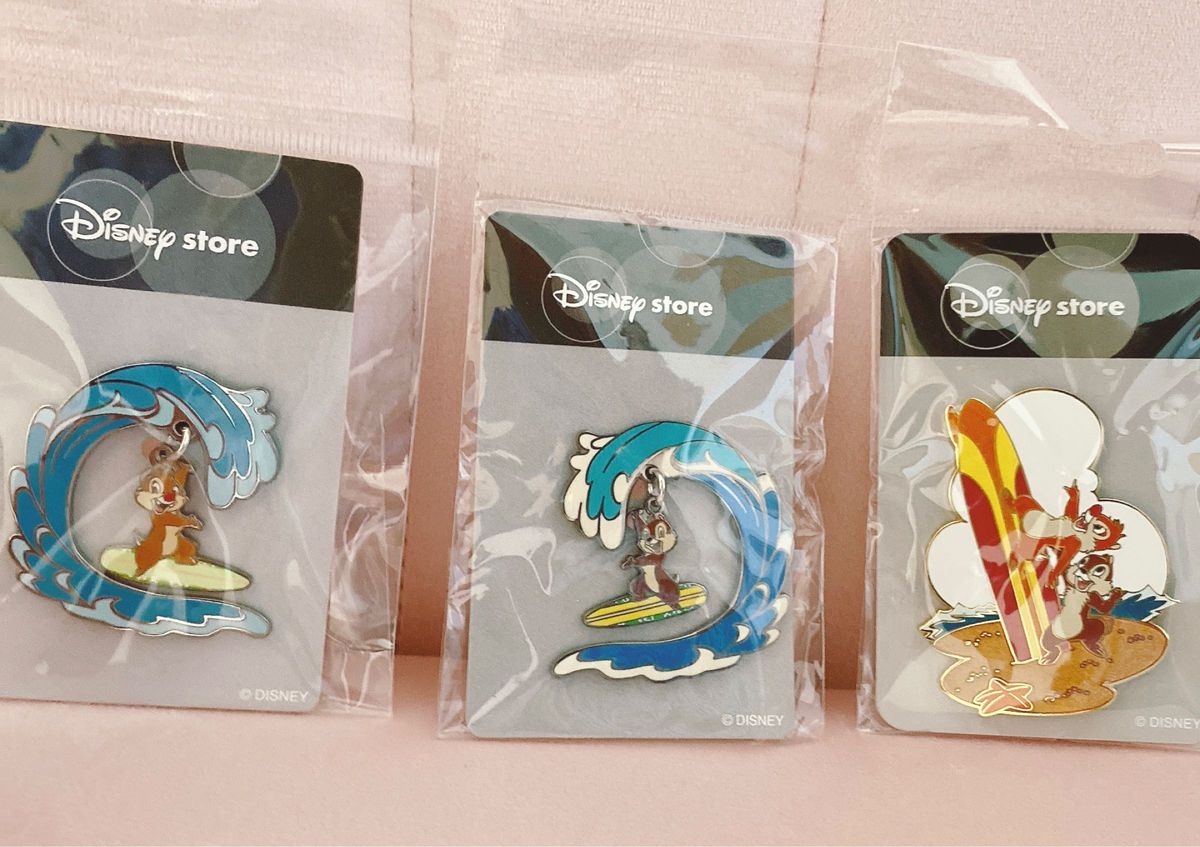 新品未使用】チップとデール ピンバッジセット ディズニーストア 新品未使用】チップとデール ピンバッジセット ディズニーストア