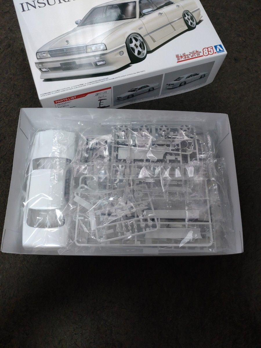 ザチューンドカー No 85 1/24 インシュランス Y31 シーマ 89 ザチューンドカー No 85 1/24 インシュランス Y31 シーマ 89
