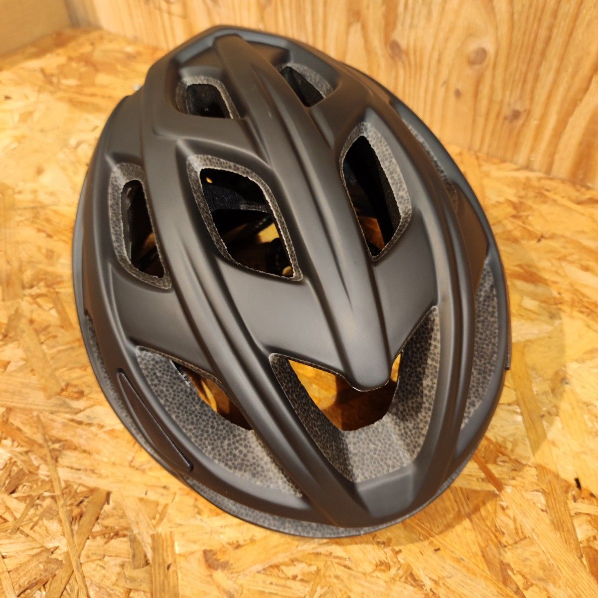自転車通勤・通学におすすめのヘルメット Lサイズ 58-61cm ブラック クロスバイクやシティサイクルにもおすすめのヘルメット