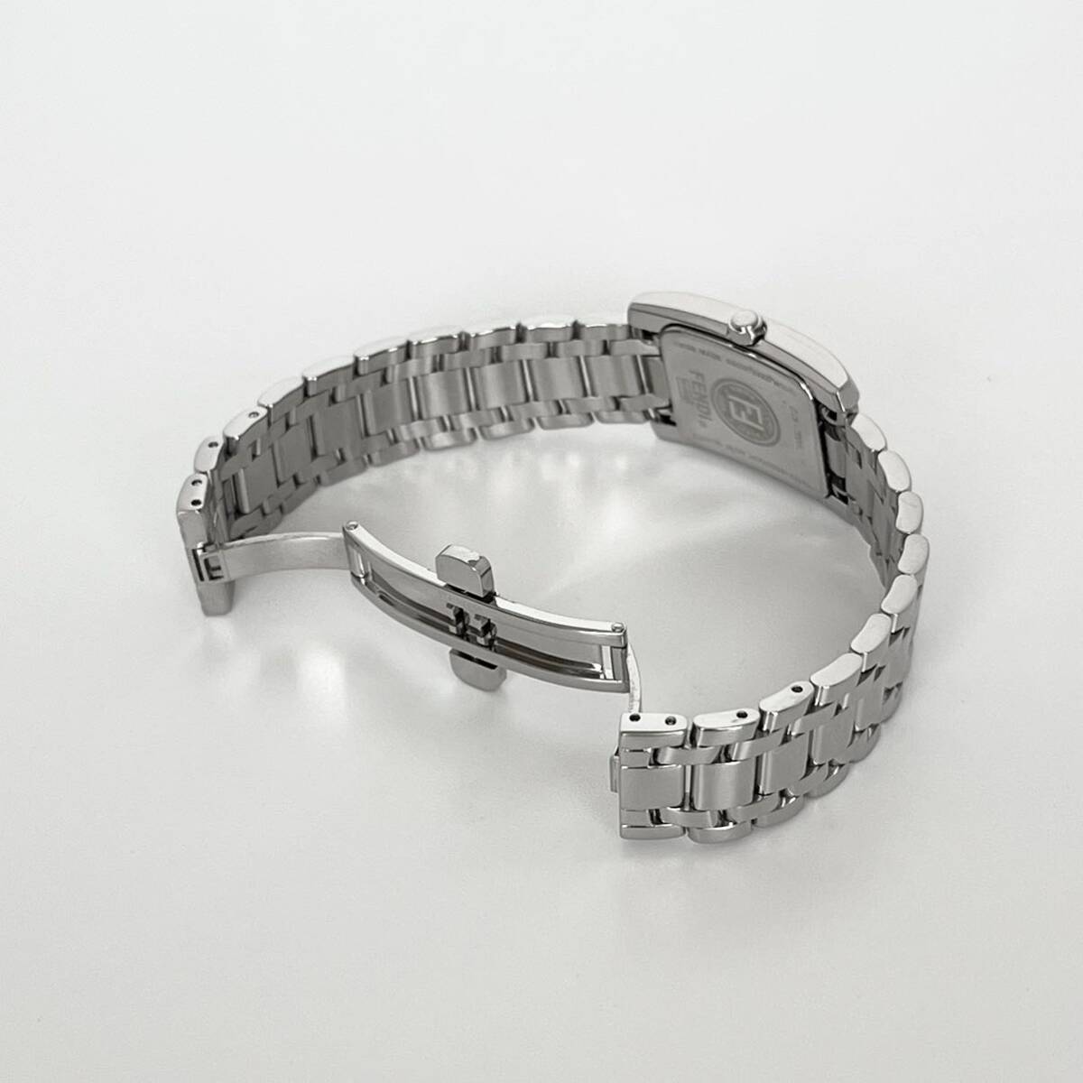 【稼働】磨き済み フェンディ FENDI 7000L レディース 腕時計 美品 電池新品 白文字盤 s1673