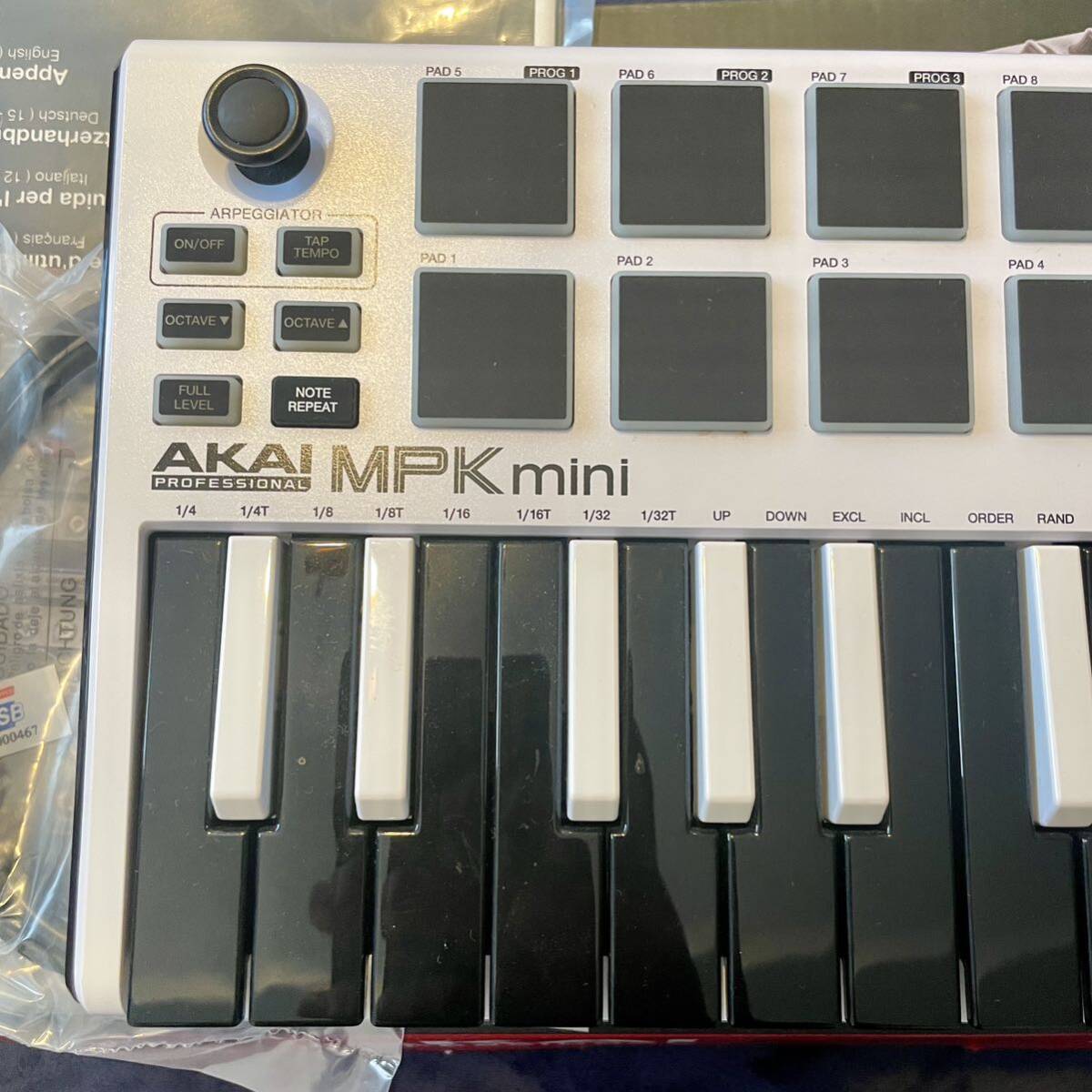 AKAI MPK mini PROFESSIONAL 25鍵盤 MIDI キーボード コントローラー 中古 動作品 説明書・箱付属 送料無料_画像2