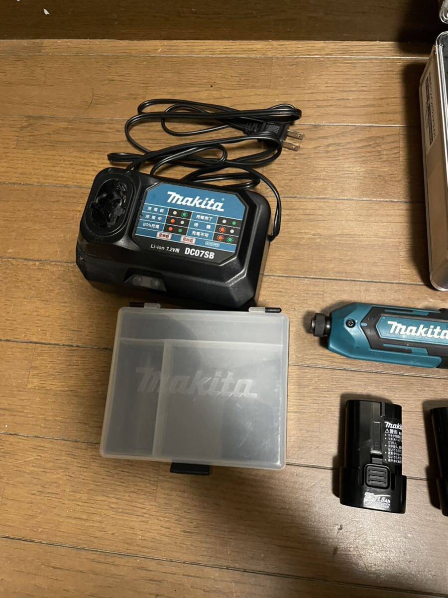 makita マキタ 充電式ペン型インパクトドライバー TD022DSHX 7.2V 1.5Ah バッテリー2個 充電器付 中古品　美品　使用回数少なめ動作確認済_画像4