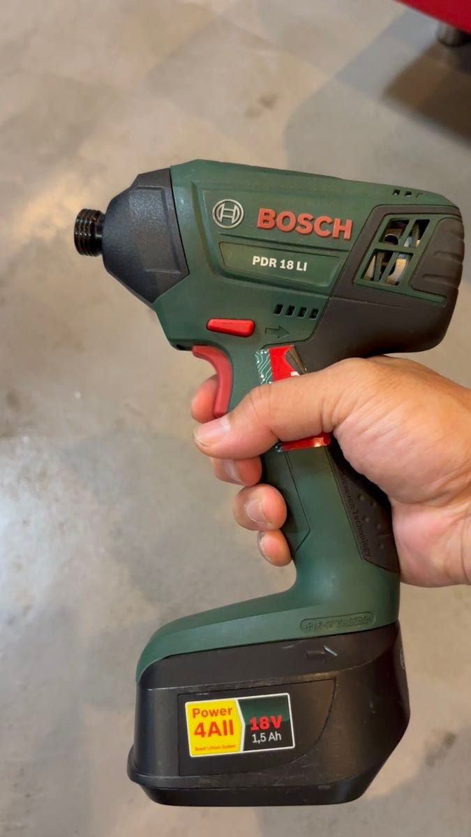 ボッシュ BOSCH 18Vコードレスインパクトドライバー PDR18LI 本体+充電器、バッテリ4個付き 18V