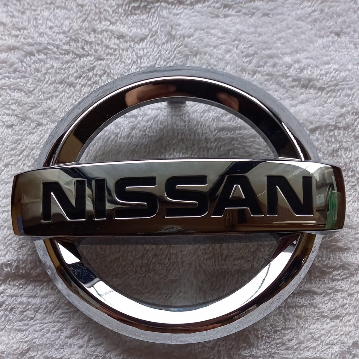 NISSAN エンブレム　エルグランドe52