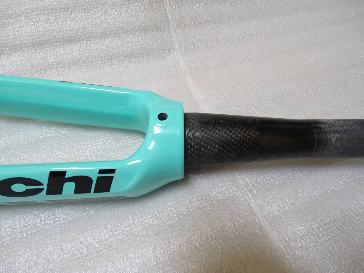 新品 Bianchi Intenso リムブレーキタイプ フルカーボン フォーク 1-1/8 下1-1/2 流用_画像4