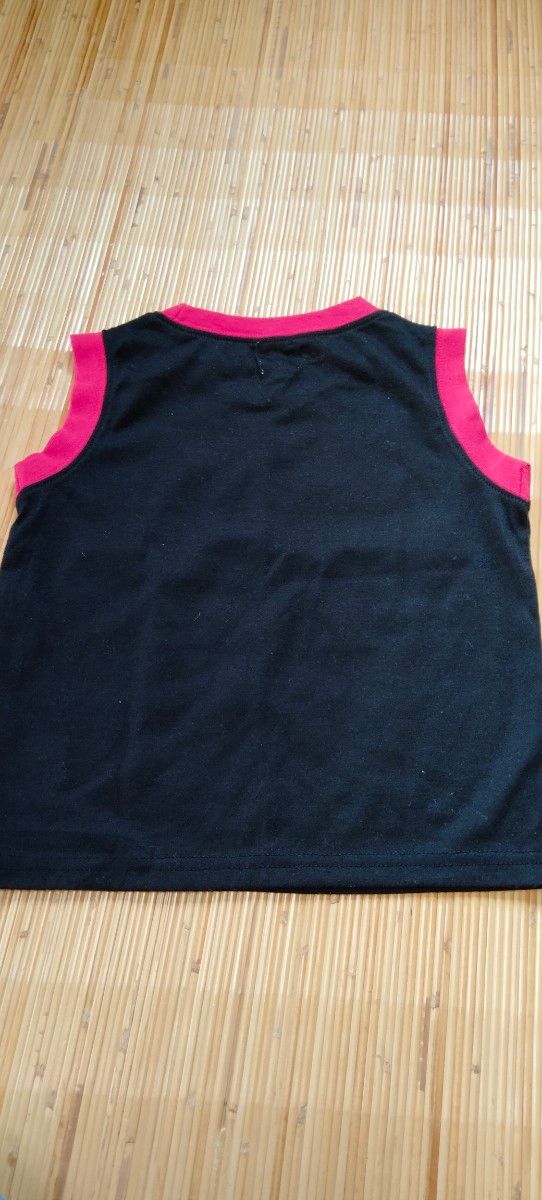 トミカ　 タンクトップ ランニング ノースリーブシャツ　黒×赤　ブラック×レッド　100