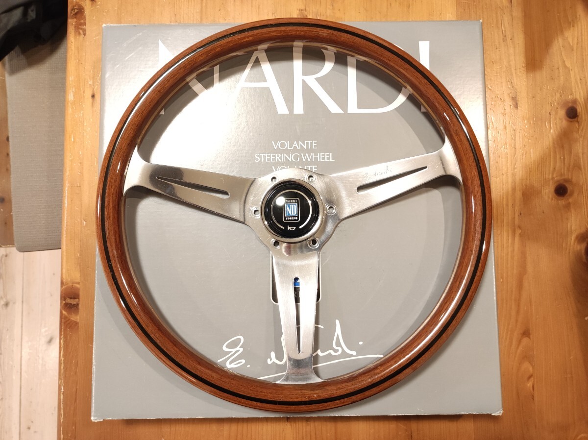 美品 ナルディ NARDI クラシック ウッド ステアリング 36パイ ホーンボタン 付き　ハンドル　ヴィンテージ　_画像1