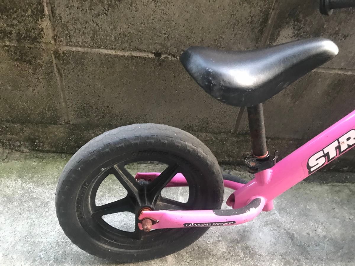ストライダー STRIDER ピンク　バランスバイク ペダルなし自転車 キックバイク スポーツモデル　幼児自転車　