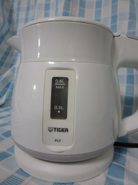 タイガー 電気ケトル 600ml ホワイト PCF-G060-W_画像2