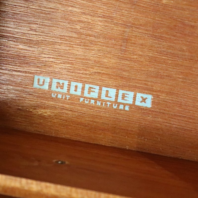 【全面再塗装済/極美品】イギリス1960's UNIFLEX社 小ぶりな ヴィンテージ サイドボード/ミッドセンチュリー/TV台/オーディオキャビネットの画像8