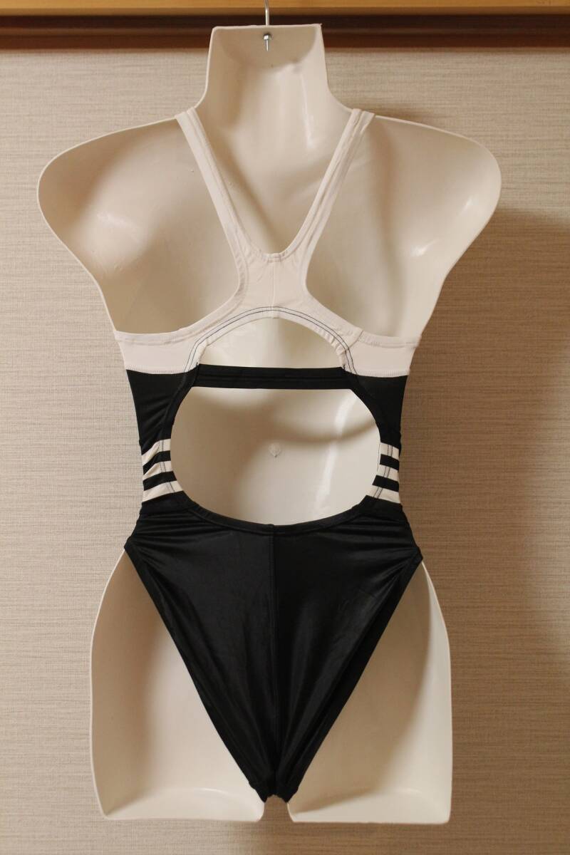 8500円 競泳水着 adidas アディダス 黒 白 スリーストライプス 8500円 競泳水着 adidas アディダス 黒 白 スリーストライプス