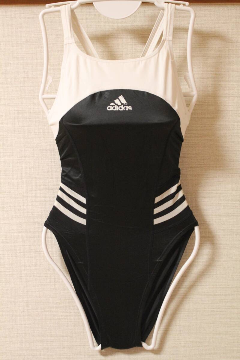 8500円 競泳水着 adidas アディダス 黒 白 スリーストライプス 8500円 競泳水着 adidas アディダス 黒 白 スリーストライプス