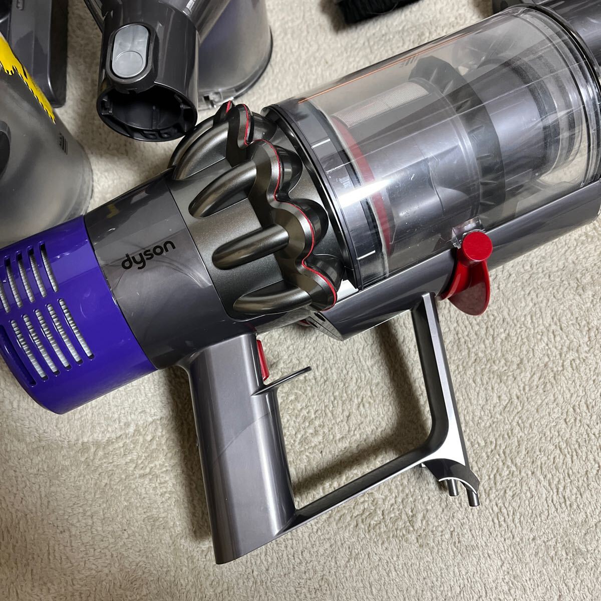 dyson ダイソン コードレスクリーナー DC62 SV10 サイクロン式掃除機 サイクロンコードレスクリーナー ジャンク品_画像2