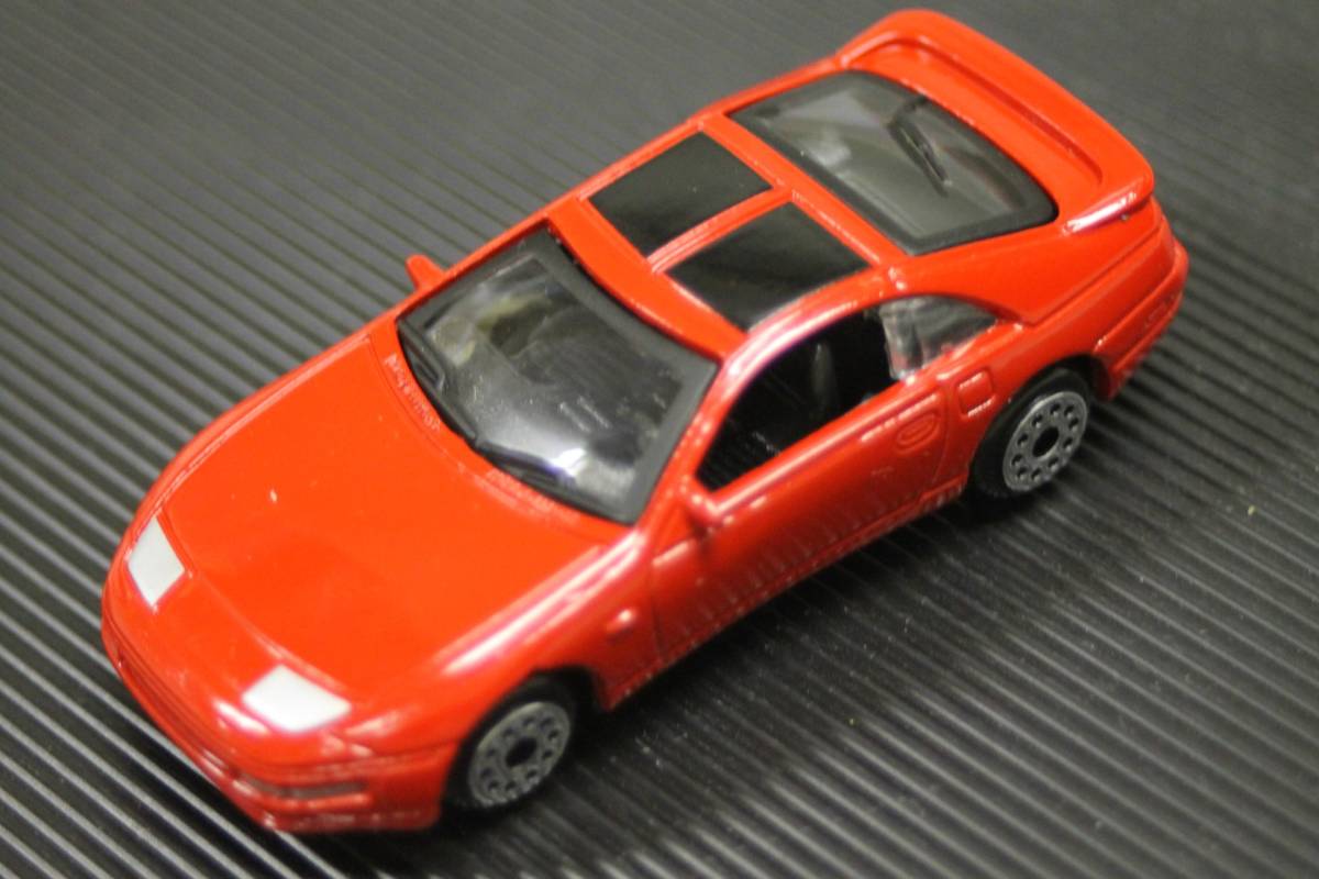 NISSAN Z ミニカー レッド 1989年 新品 1:64 左ハンドル 300Z フェアレディ Z32