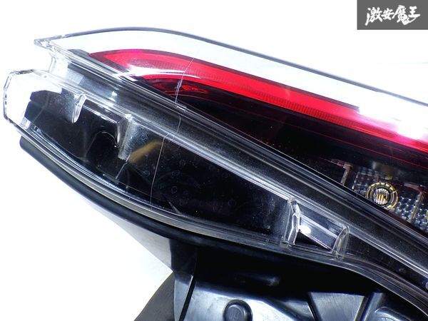 点灯OK トヨタ 純正 ZYX10 NGX10 NGX50 C-HR 前期 LED テール レンズ テール ランプ 右 右側 運転席側 内側 KOITO 10-105 打刻3 即納 棚P-3_画像3